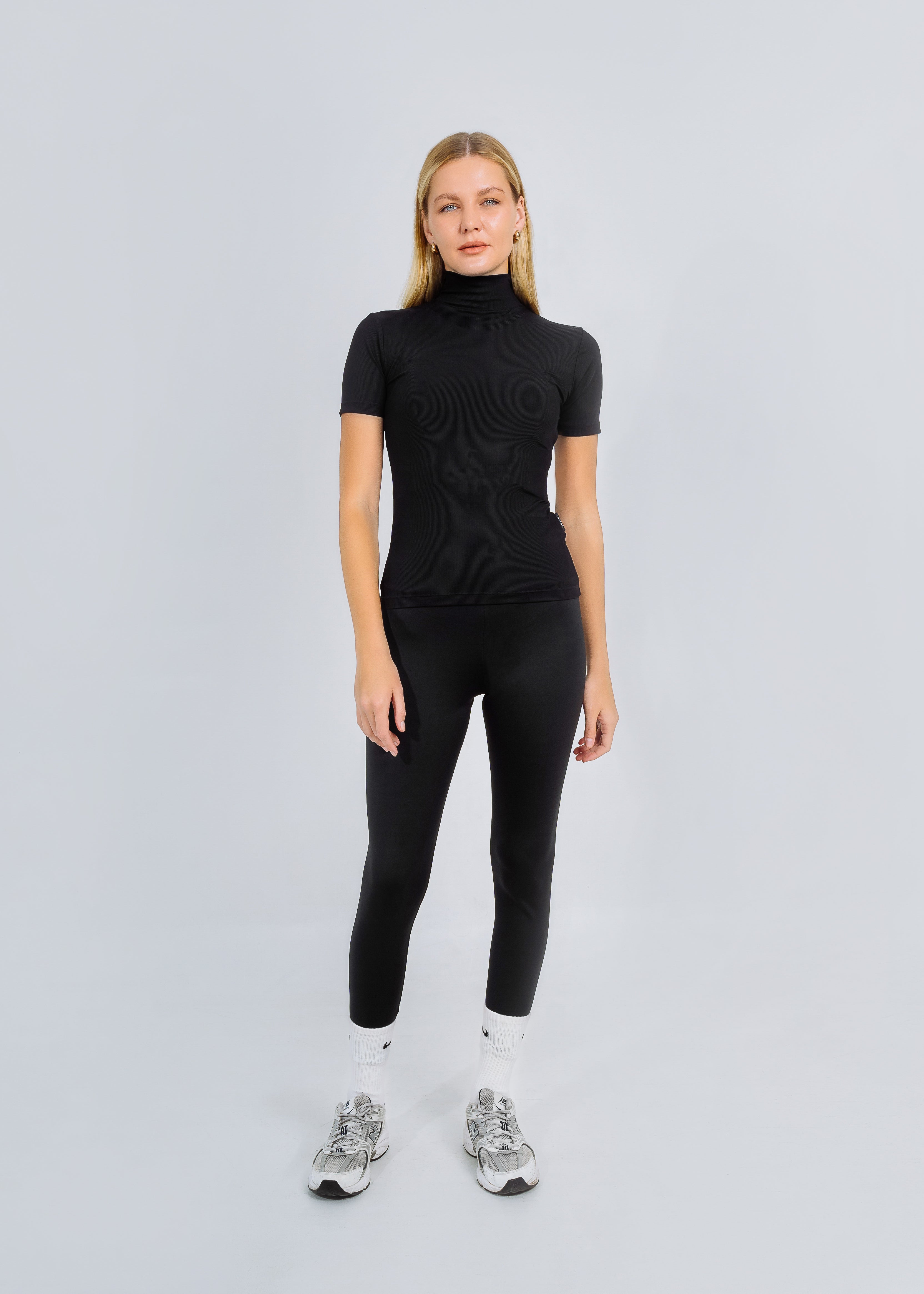 SWAN TURTLE NECK TOP BLACK