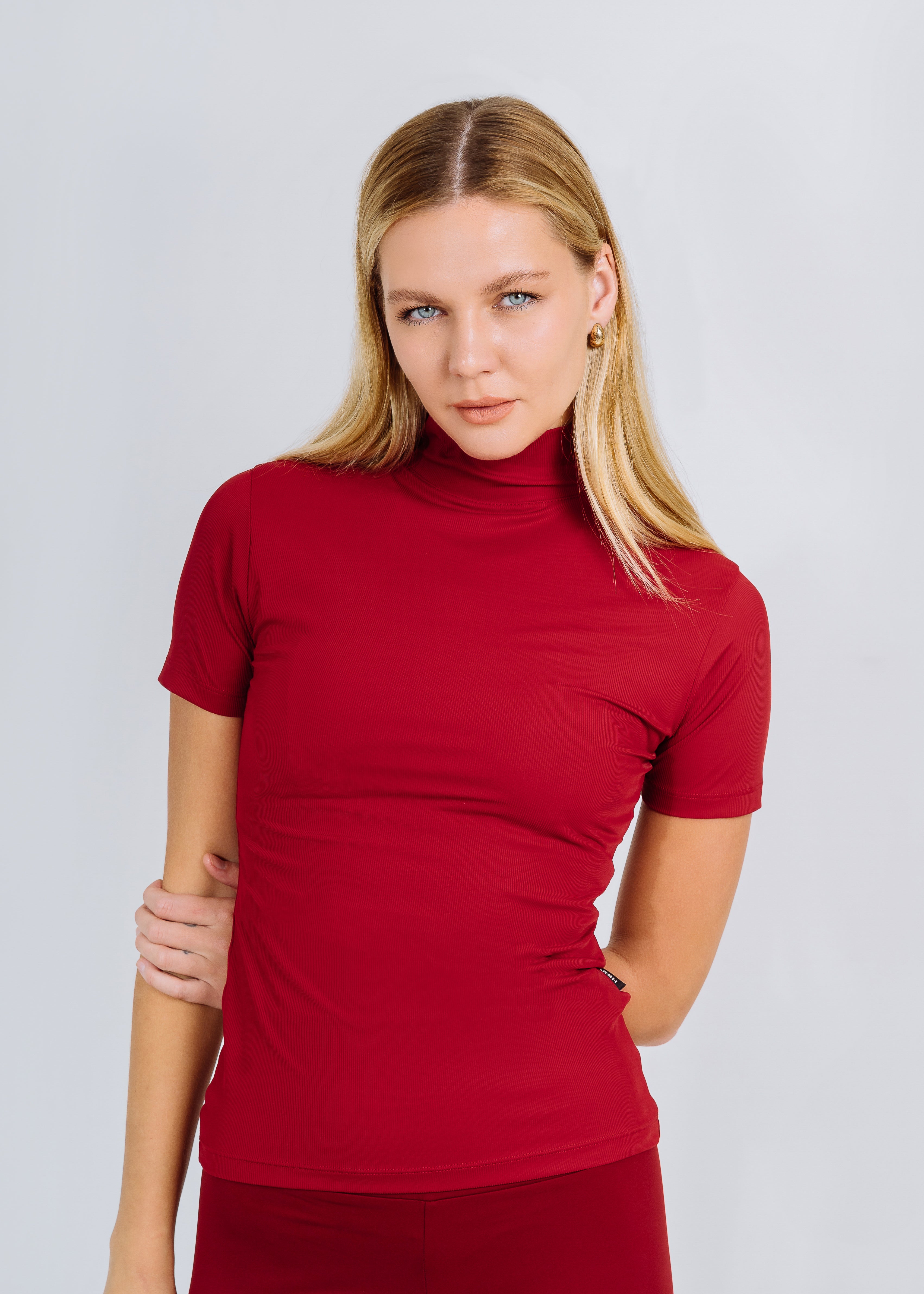 SWAN TURTLE NECK TOP DARK CHERRY